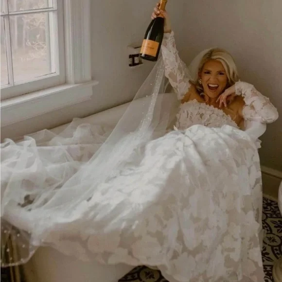 Wedding dress size 6 Morilee poppy style 4159, never worn or altered